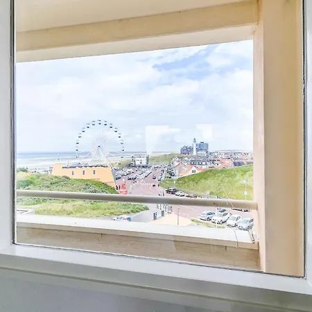 Near North Sea And Lighthouse 海边的艾格蒙特